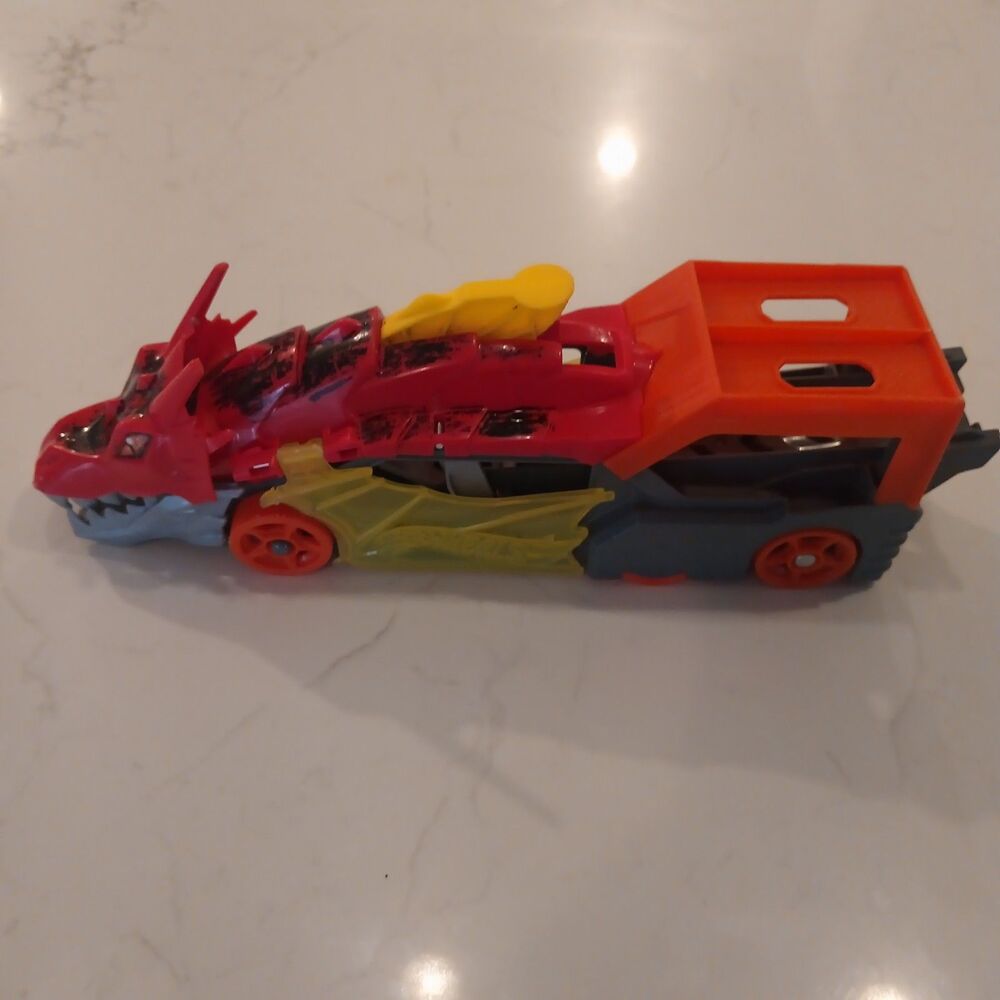 Hot Wheels City Ultimate Dual Dragon Transporter